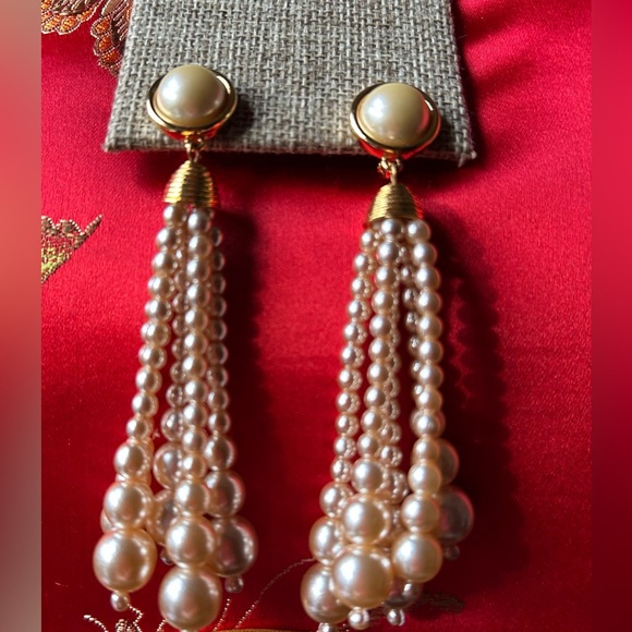 Vintage Kenneth Jay Lane Cream faux Pearl Drop clip on Earrings. Stamped KJL. - Picture 1 of 3